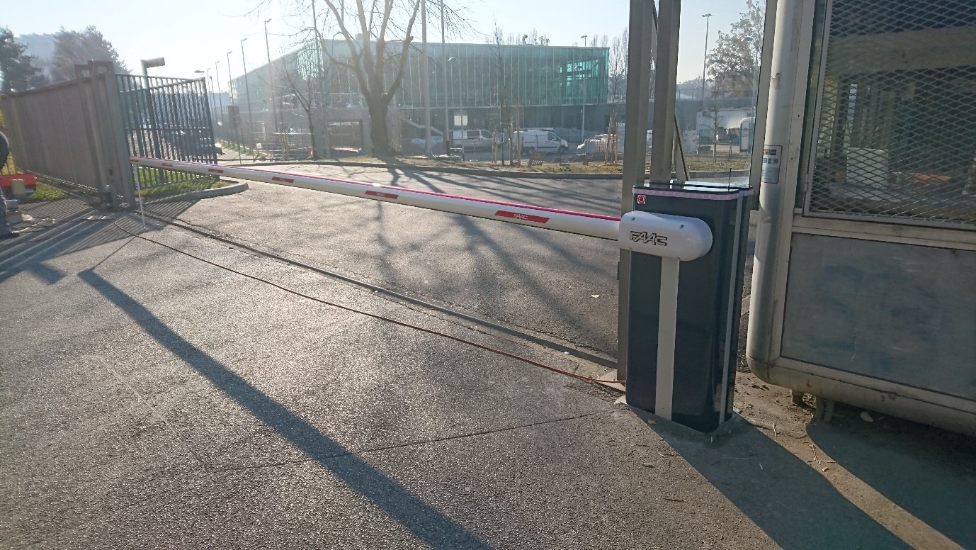 FAAC parkirna rampa kod ulaza u industrijski kompleks
